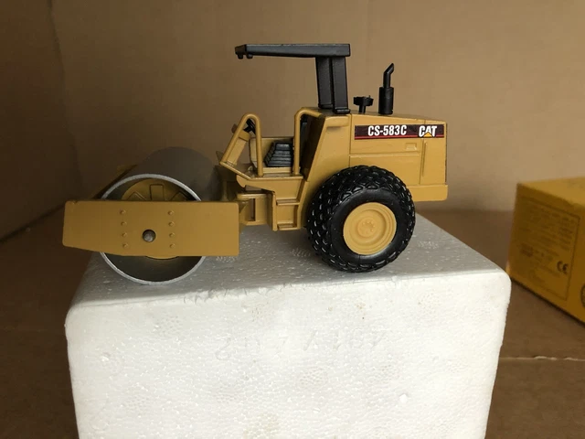 NZG 1:50 Caterpillar CP-563C Rullo Compattatore Imbottito Con ROPS - Edizione Limitata #4012 - Foto 2