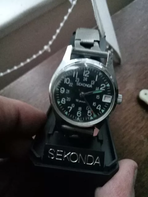 BOXED VINTAGE SEKONDA Military Style Mens Mechanical Watch Date