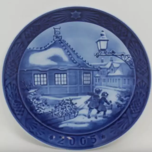 Vintage Royal Copenhagen 2005 Christmas Collector Plate