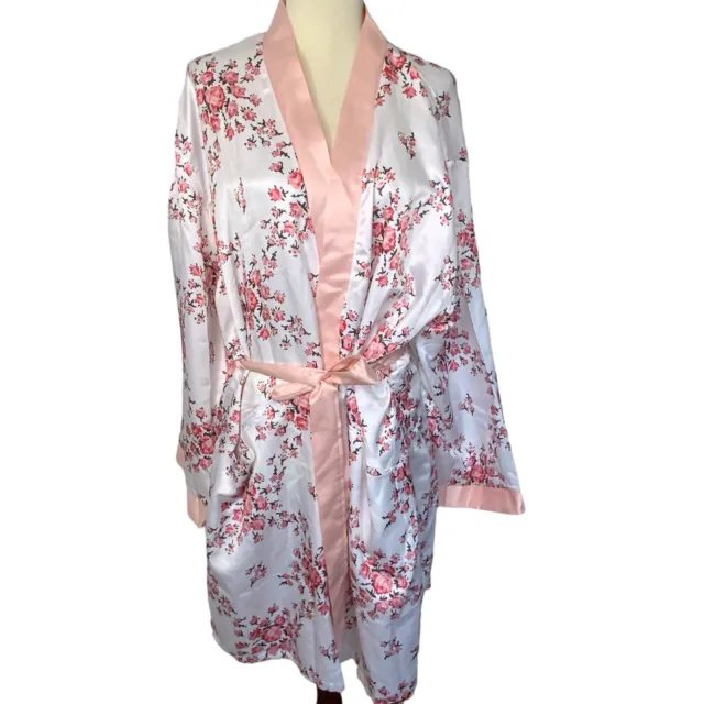 Morgan Lane Fab Fit Fun White Floral Satin Robe Women’s Size L / XL