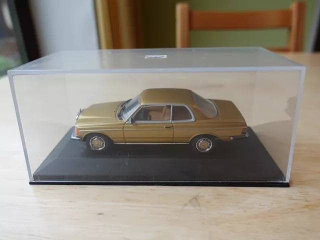 Mercedes-Benz W 123 Coupe 230 CE gold metallic - Minichamps 1:43