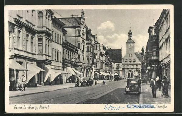 AK Brandenburg a.d. Havel, Passanten auf der Stein-Straße, Blick zur Kirche