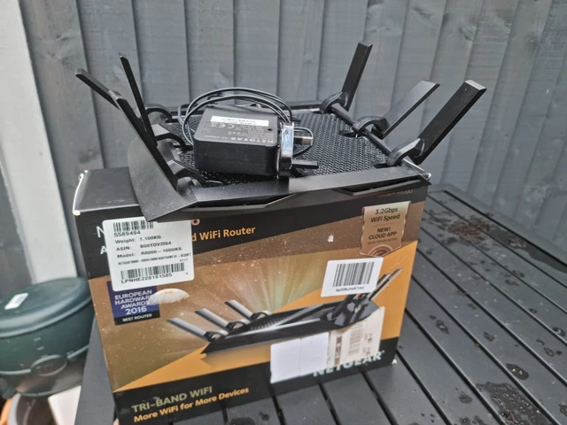 NETGEAR Nighthawk X6 R8000 WiFi Cable & Fibre Router - AC 3200 Tri-band - Black