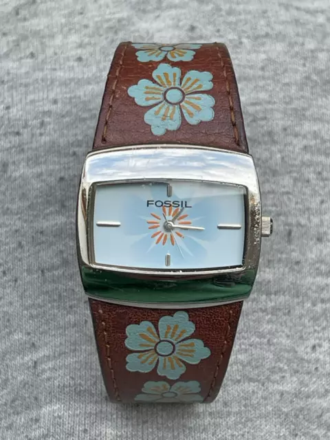 Fossil Damenuhr JR-8348 mit Blumenmotiv Lederarmband, Wasserdicht, Batterie neu