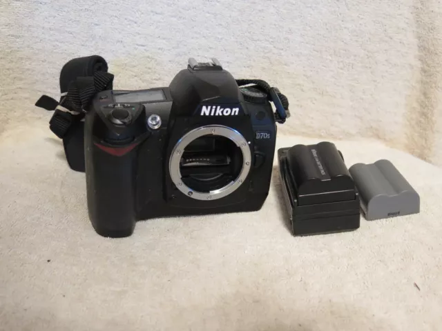 Nikon D D70s 6.1MP Digital SLR Camera -3 Batteries.