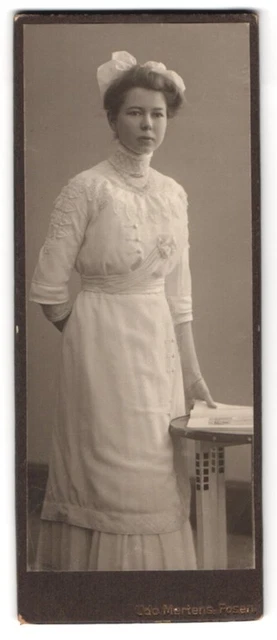 Fotografie Udo Mertens, Posen, Wilhelmstrasse 11, Portrait junge Dame im weißen