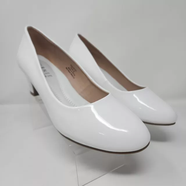 Journee Collection Heels Womens 9 White Dress Block Shoes Pumps Chusioned Insole