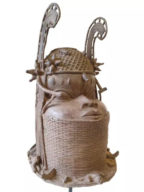 Superb Bronze head Of Oba of Benin. Fine, rare, Large example. 44cm. Nigeria.