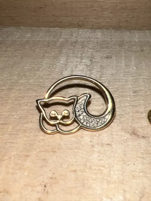 Vintage Avon Sleeping Cat Gold &  Silvertone Lapel Pin Brooch: Preowned