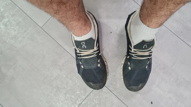 ON Running Cloud 5 M Laufschuhe Gr.: 44 navy used