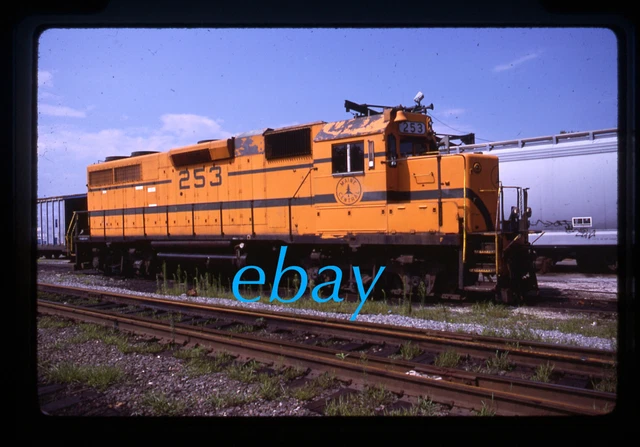 Orig Slide Maine Central MEC #253 GP38 1988