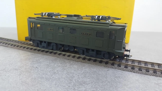 VB - HAG: Freight train consisting of a BB SNCF 9211 locomotive and VB - HAG: Freight train consisting of a BB SNCF 9211 locomotive and