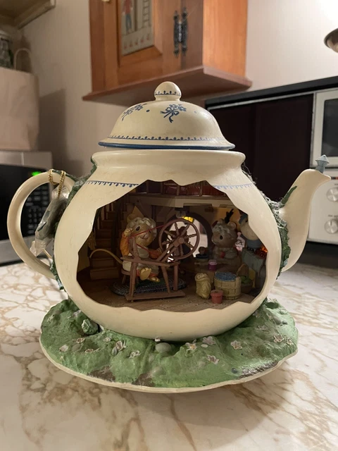VTG ENESCO TEAPOT Bungalow Lighted Moving Mouse Mice House
