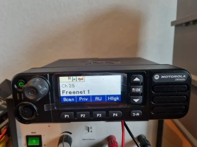 Motorola DM 4600e 134-176 MHz VHF Digital/Analog mit Zubehör