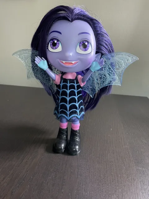 Disney Junior 12” Vampirina Vee Bat-tastic Doll POP Out Wings(V