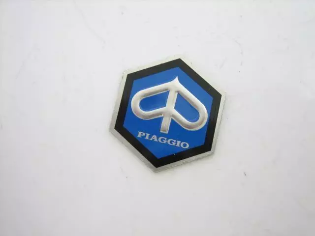 Emblem Kaskade 26x30mm "Piaggio" Vespa PV, V50, Sprint, Rally