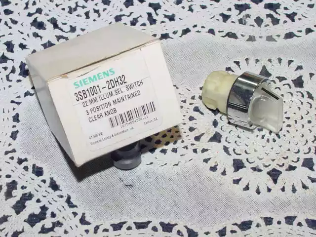 Siemens 3SB1001 2DH32, 22mm Selector Switch 3 POS, Illum. Maintained, CLEAR Knob