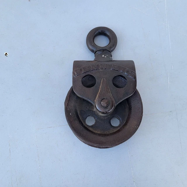 Antique Vintage Cast Iron Penn Hardware Co. Barn Pulley Farm Hay Trolley Tool
