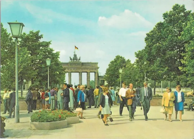 Ak Berlin-Mitte, Blick aufs Brandenburger Tor um 1969