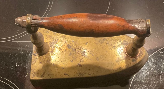 Dessous De Plat Ancien En Bronze – Support Fer à Repasser Détourné – Doré