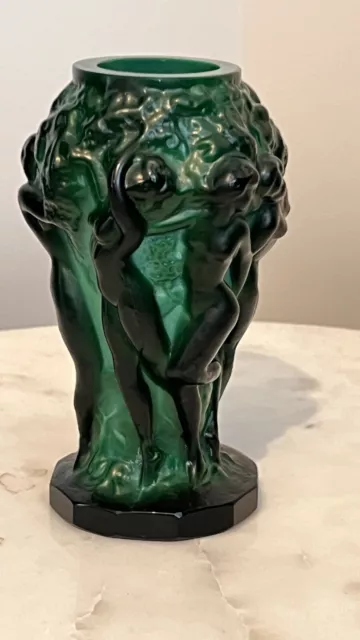 Böhmische Art-Deco-Vase aus Malachit-Pressglas