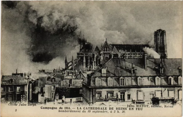 CPA AK Military - The Cathedral of Reims on Fire (697830)