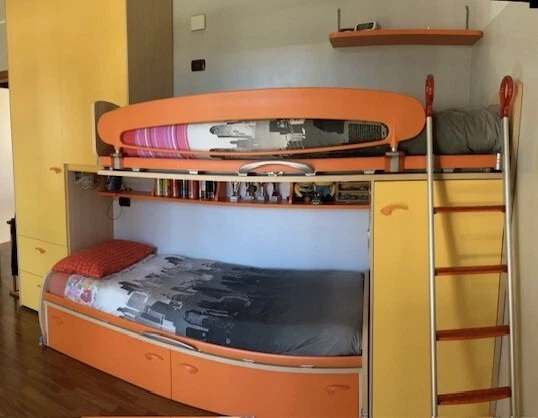 CAMERETTA LETTI A SOPPALCO ARMADIO ANTE SCRIVANIA (Moretti