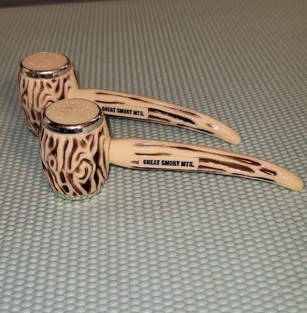 Great Smoky Mountains Salt & Pepper Shakers Corn Cob Pipes Souvenir Plastic Great Smoky Mountains Salt & Pepper Shakers Corn Cob Pipes Souvenir Plastic