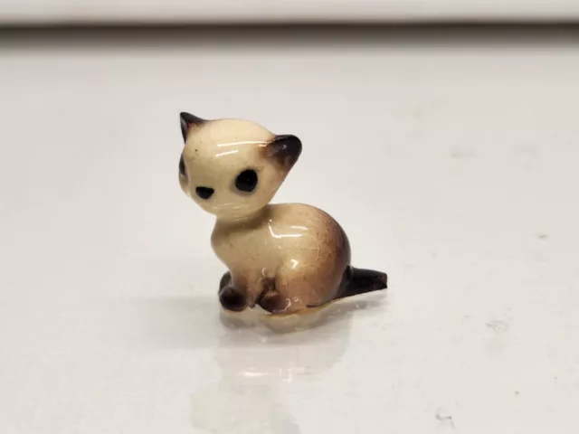 Hagen Renaker Miniature Mini Ceramic Siamese Cat Kitten Seated Sitting Figurine