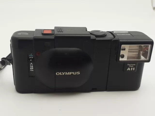 Fotocamera Olympus XA 35mm Punto & Shoot Film W/A11 Elettronic Flash.NON TESTATA