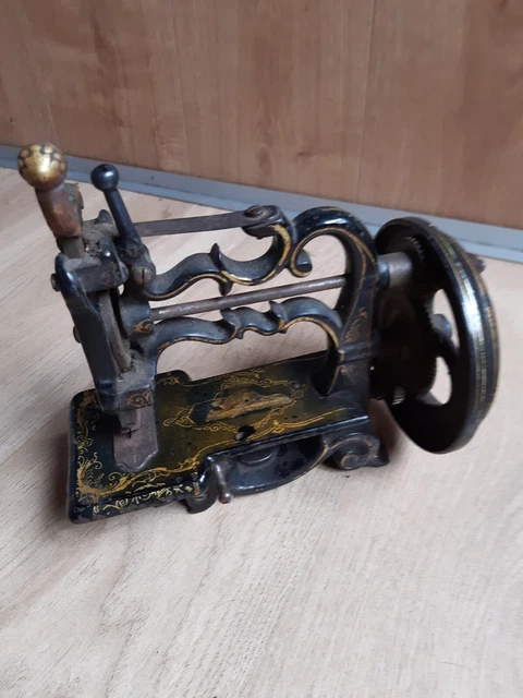 Très ancienne machine à coudre jouet SMJ