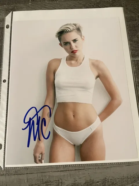 Miley Cyrus (Pop Star) Signed Autographed 8x10 photo - AUTO w/COA