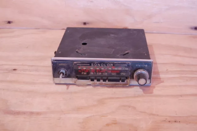 ANCIEN AUTORADIO SONOLOR vendu en l'état pour pièces non testé /manque un bouton