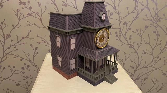 **Look - Psycho Mansion 'Movie' Clock - Bates House - Novelty Clock**
