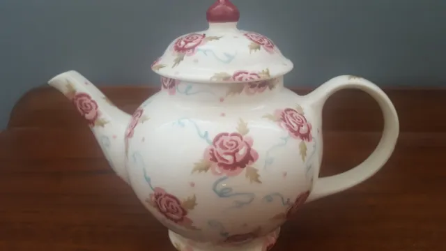 Emma Bridgewater Scattered Rose pattern 4 CUP(1 PINT) Tea pot. Mint condition