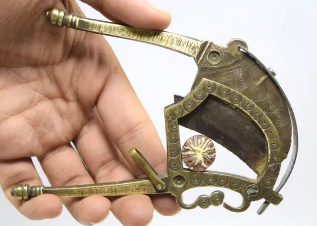 Classic Antique Decor Brass Betel Nut Cracker Old Indian Collectible. i12-203