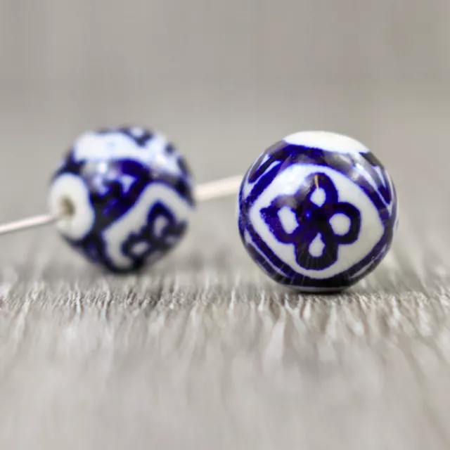4 Porzellan Keramik Perlen Schmuck DIY Basteln rund Blume Blüte 11mm Weiß Blau