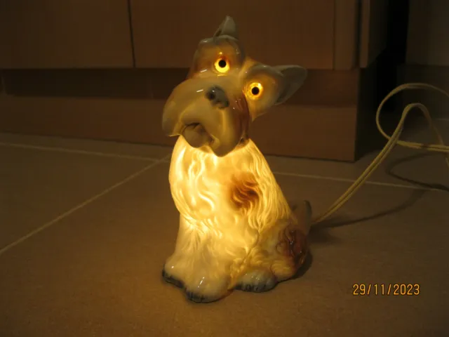 Rauchverzehrer Terrier aus Porzellan, elektrisch, 60'er Jahre, ca. 15 cm hoch