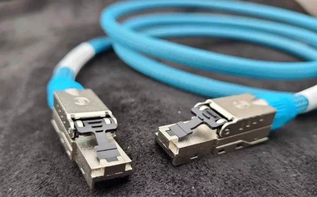 Cavo Ethernet Cat 8 Piatto Da 30 Metri – Per Esterni/interni – 40 Gbps, 2000 Mhz – Schermato SFTP, Connettori RJ45 Placcati Oro – Per Gaming E Streaming