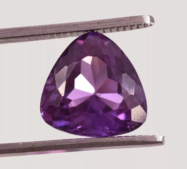 Pierre précieuse en vrac certifiée TAAFFEITE violette naturelle certifiée 18