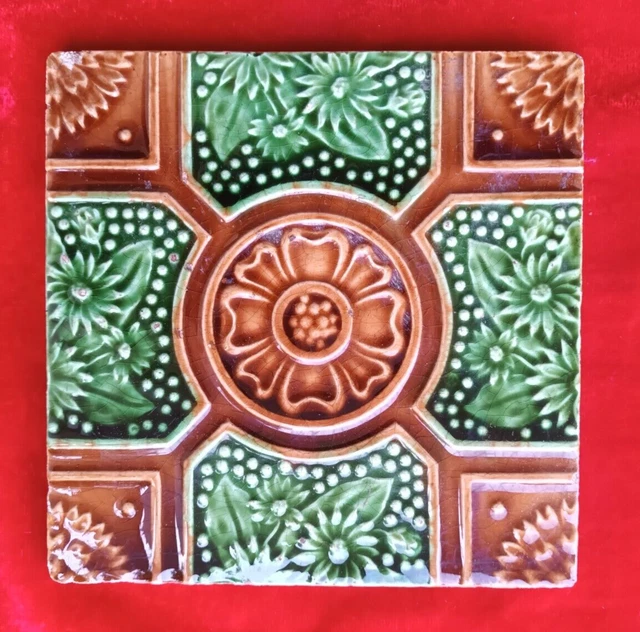 1 Piece Old Art Deco Embossed Design Used Majolica Ceramic Tiles England 0405