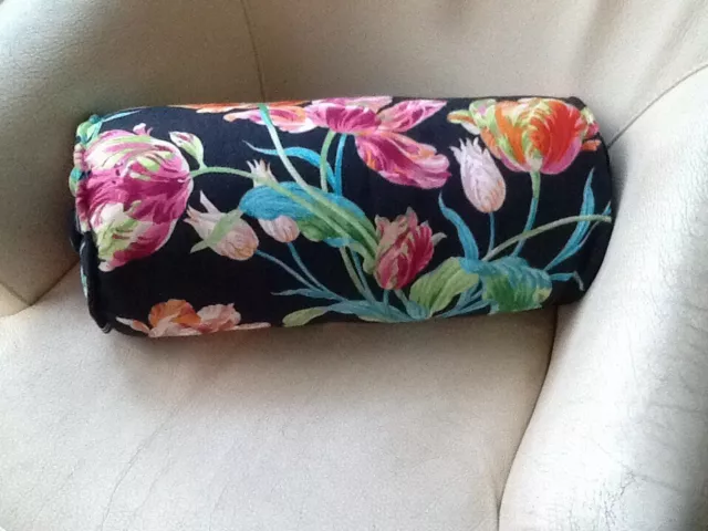 Coussin rembourré complet multicolore Laura Ashley Gosford. Vraiment MAGNIFIQUE !