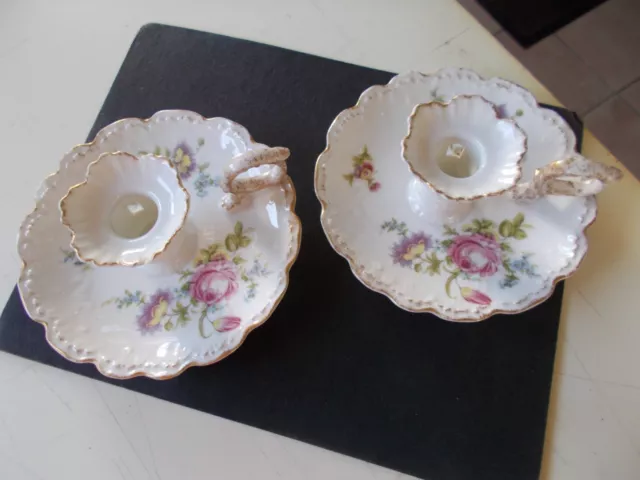 2 anciens bougeoirs à main en porcelaine de Limoges à décor floral