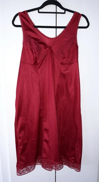 Sottoveste vintage British Lingerie London rossa 100% nylon lunghezza intera taglia 16/18