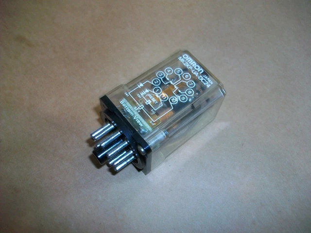 Omron MK2KP-UA-DC24 Plug-In Relay 24VDC 10A 11-Pin USED