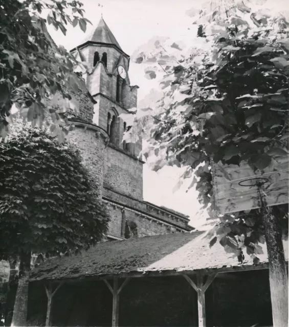 UZERCHE c. 1935 - Préau  L'Église  Corrèze - DIV 9734