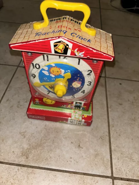 VTG 2009 Fisher Price Music Box Musical Teaching Clock  USA