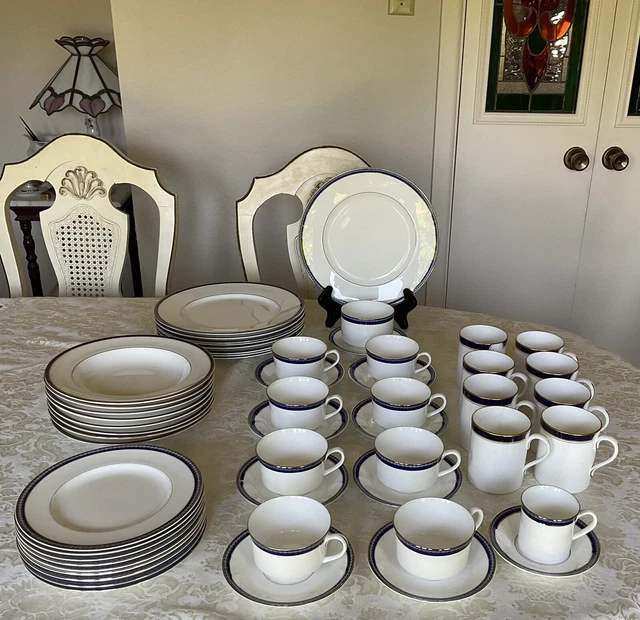 ROYAL WORCESTER AVALON & HOWARD; ROYAL DOULTONOXFORD BLUETABLEWARE