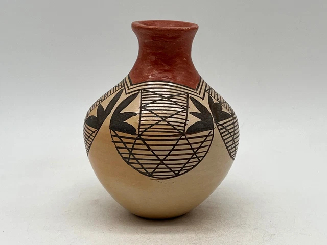 Native American Hopi Pottery vase Vernida Polacca Nampeyo Native American Hopi Pottery vase Vernida Polacca Nampeyo