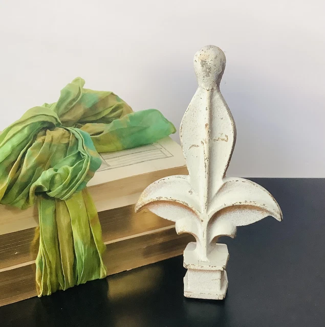 Vtg Cast Iron Rustic Chippy White Fleur De Lis Finial Garden Statue Home Decor 2